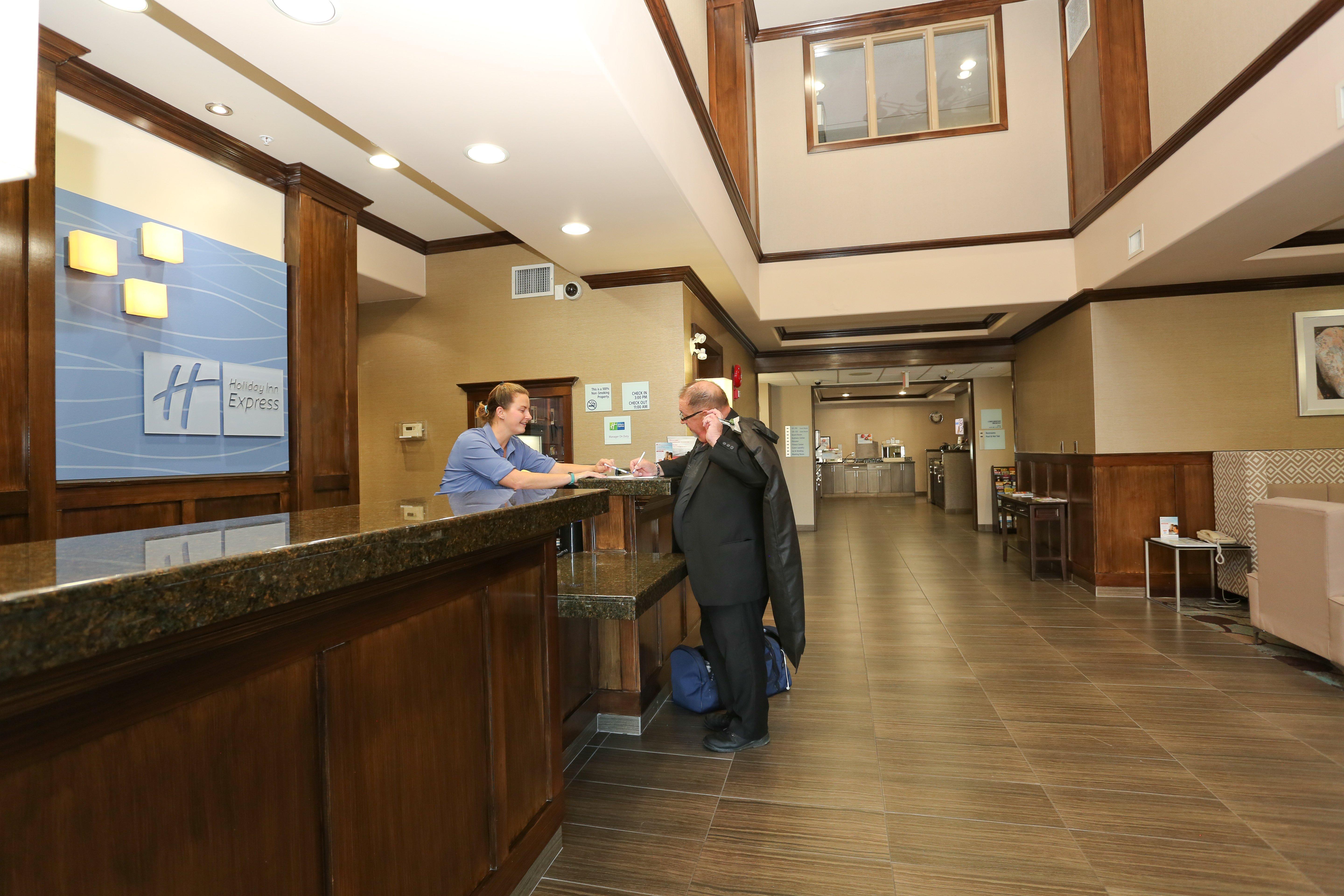 Holiday Inn Express Hotel & Suites Vernon By Ihg Екстер'єр фото
