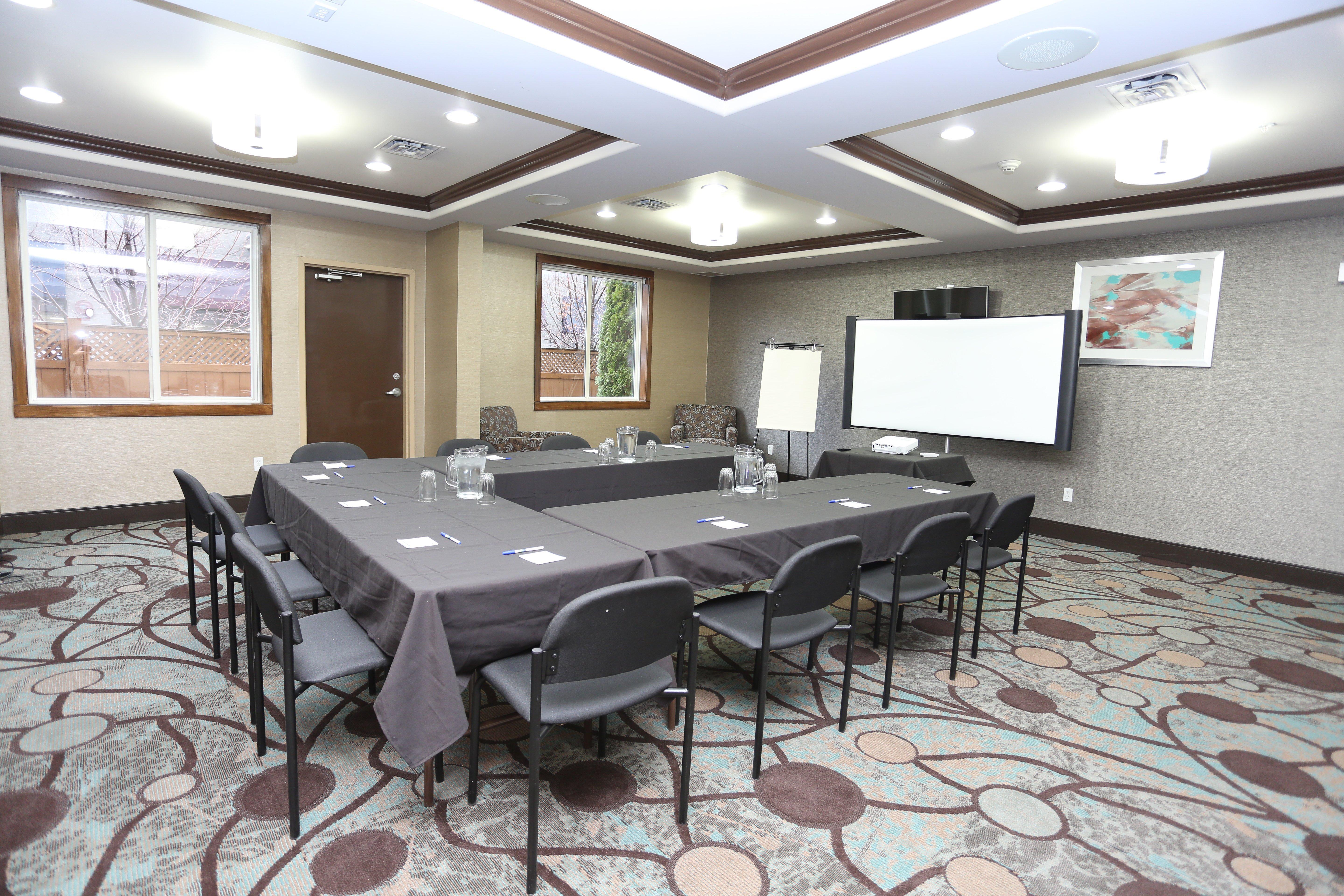 Holiday Inn Express Hotel & Suites Vernon By Ihg Екстер'єр фото