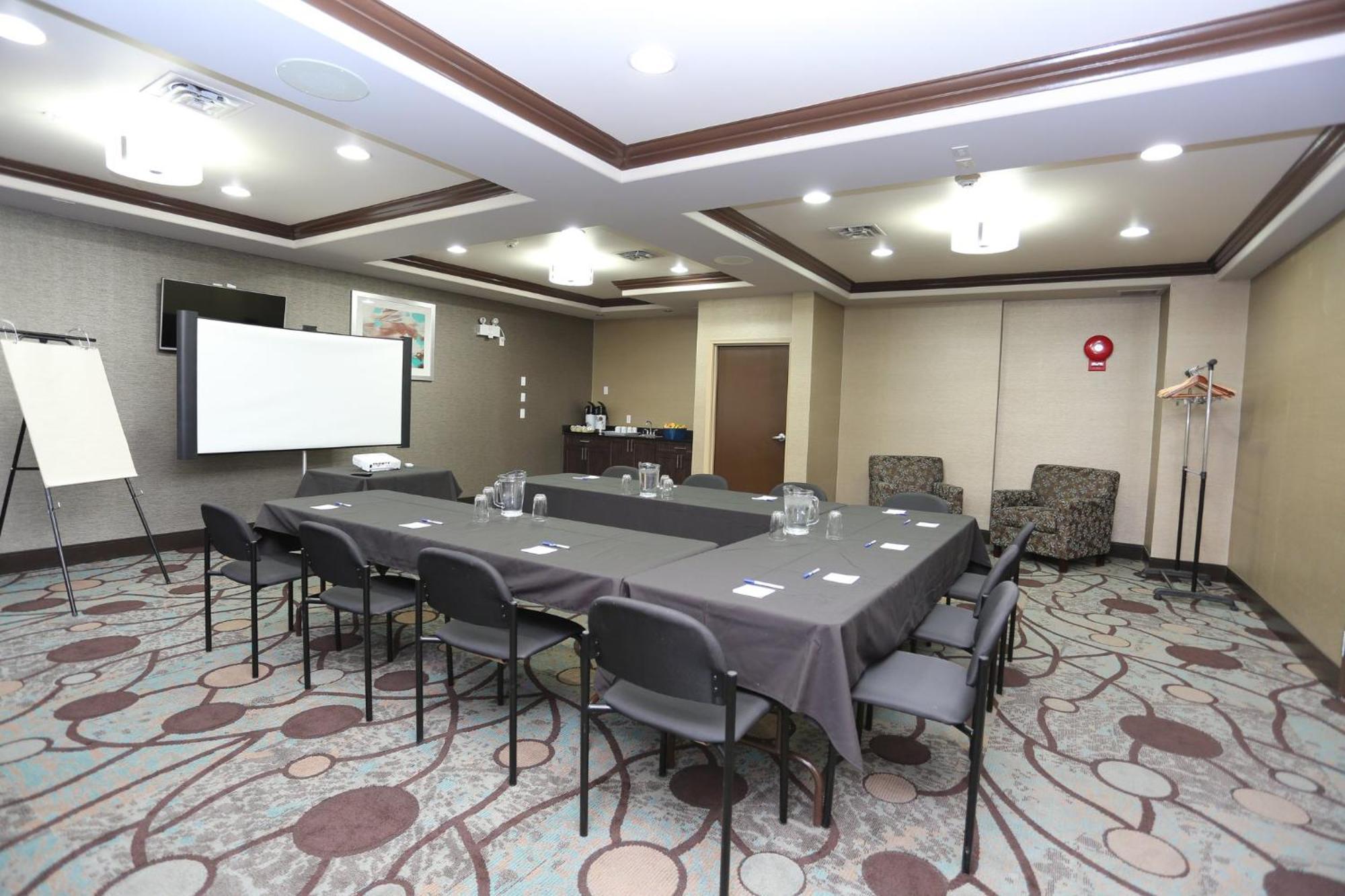Holiday Inn Express Hotel & Suites Vernon By Ihg Екстер'єр фото
