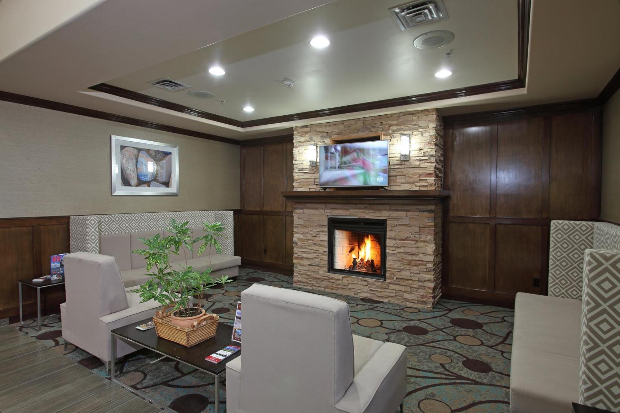 Holiday Inn Express Hotel & Suites Vernon By Ihg Екстер'єр фото