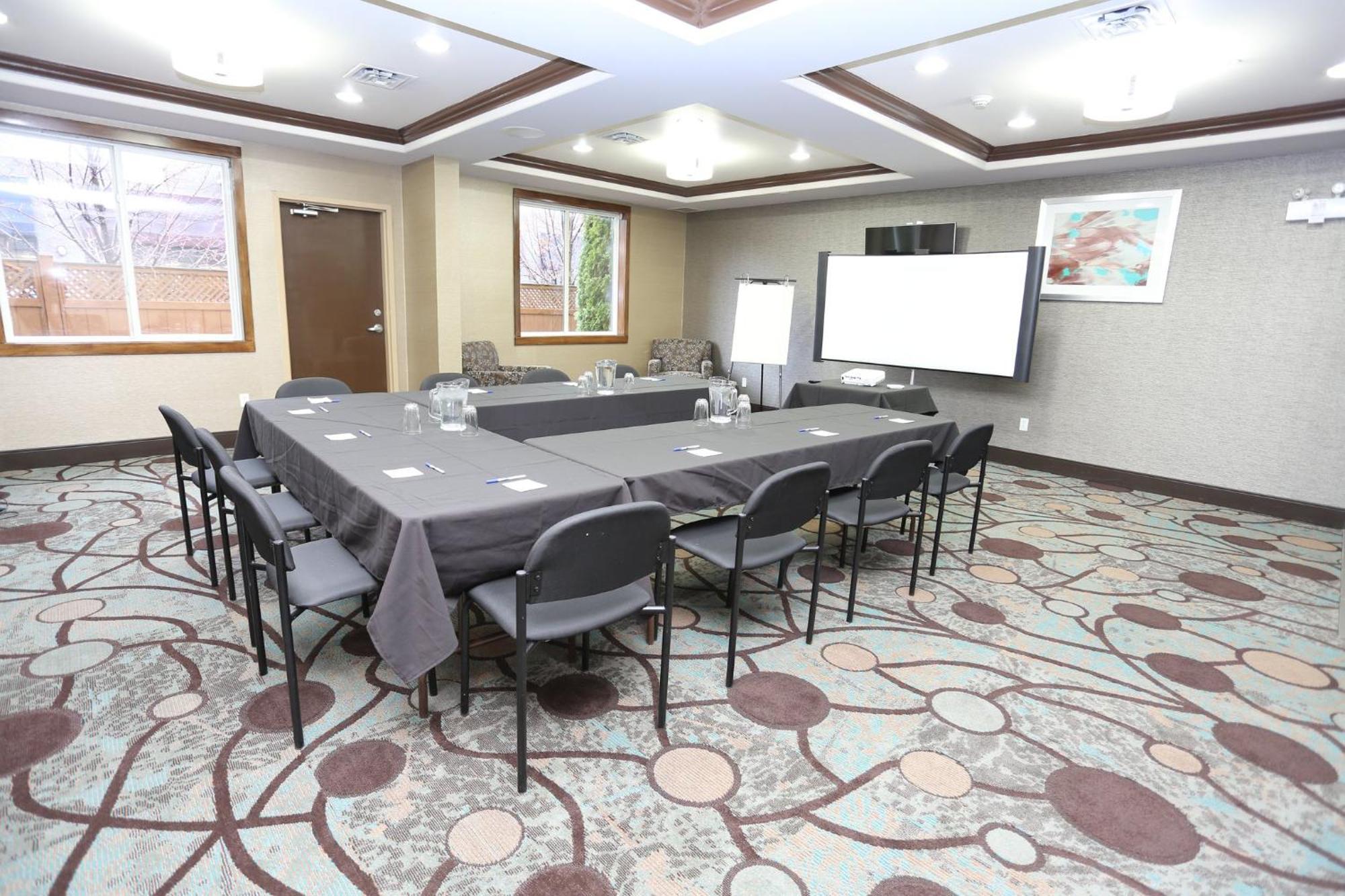Holiday Inn Express Hotel & Suites Vernon By Ihg Екстер'єр фото