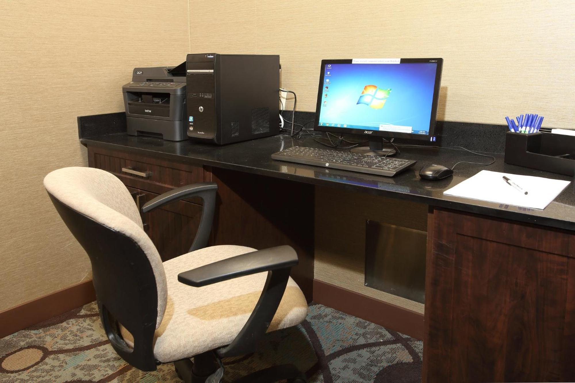 Holiday Inn Express Hotel & Suites Vernon By Ihg Екстер'єр фото