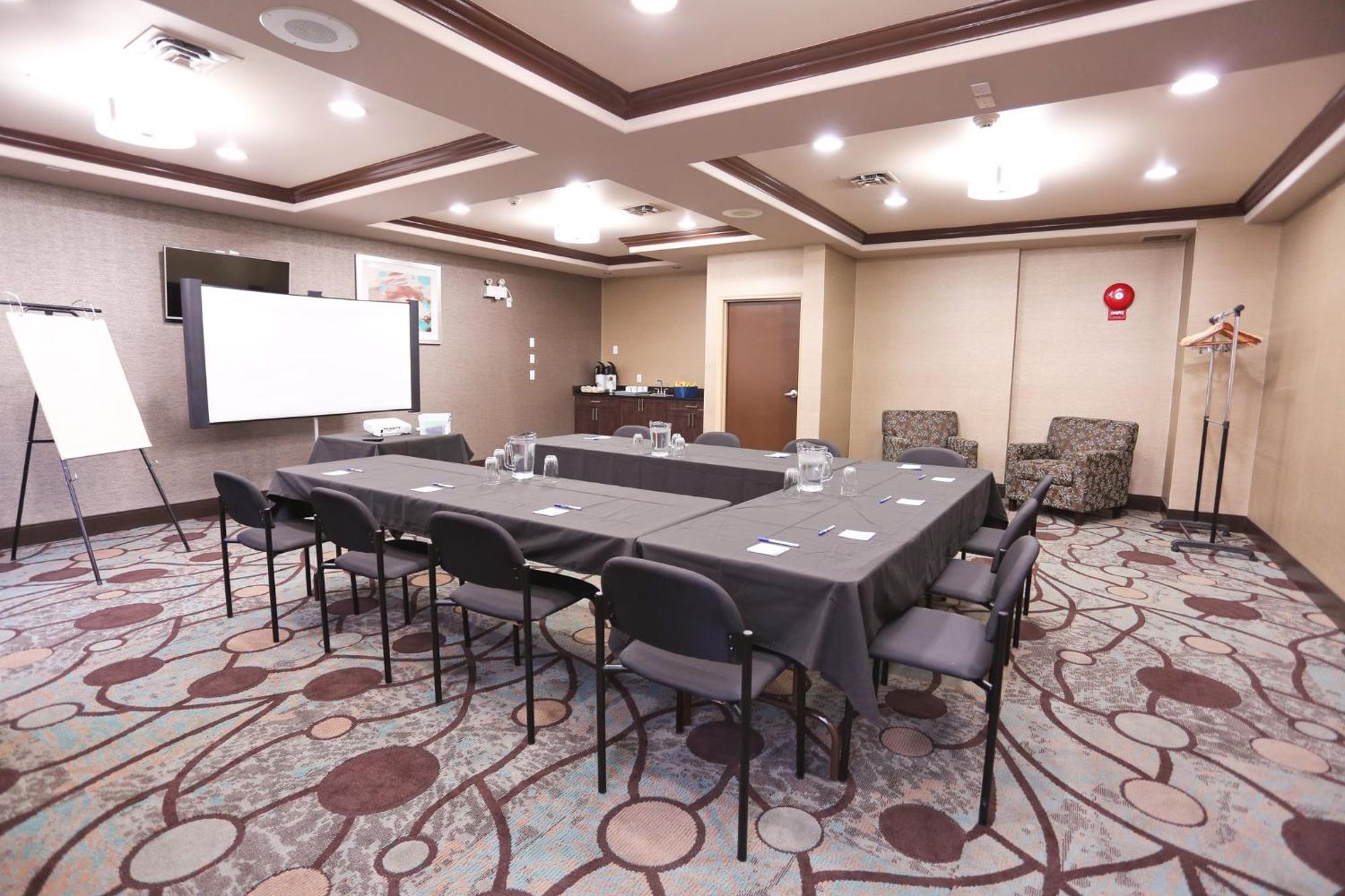 Holiday Inn Express Hotel & Suites Vernon By Ihg Екстер'єр фото