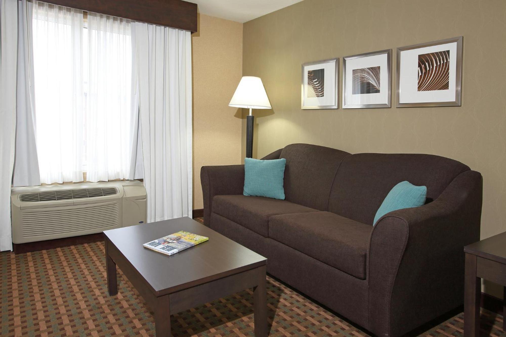 Holiday Inn Express Hotel & Suites Vernon By Ihg Екстер'єр фото